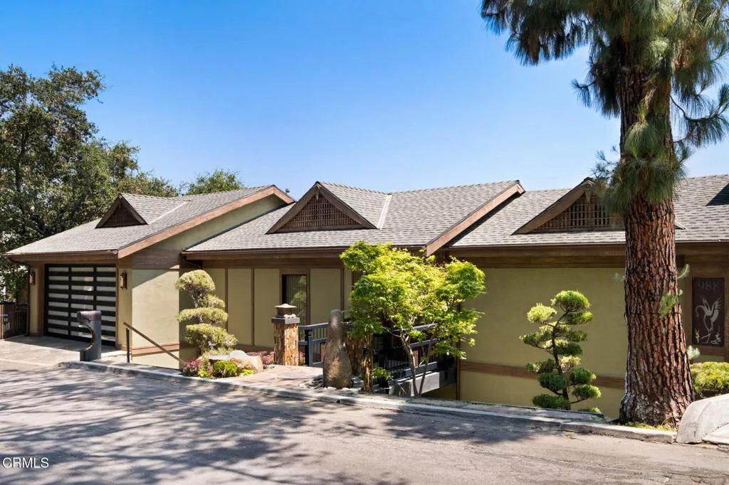 988 Glen Oaks Blvd