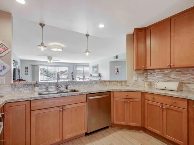 716 Island View Cir -8