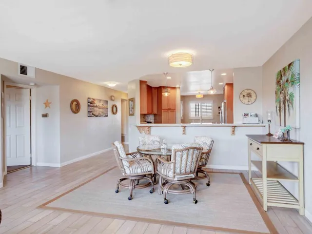 716 Island View Cir -24