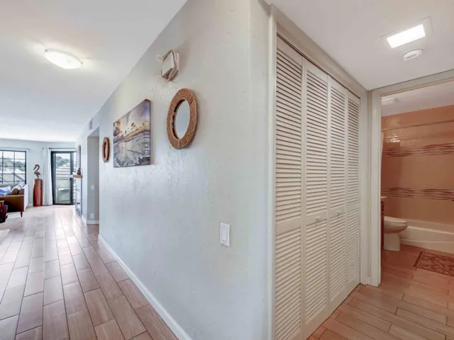 716 Island View Cir -27