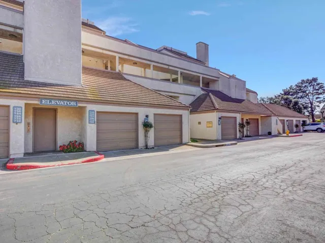 716 Island View Cir -36