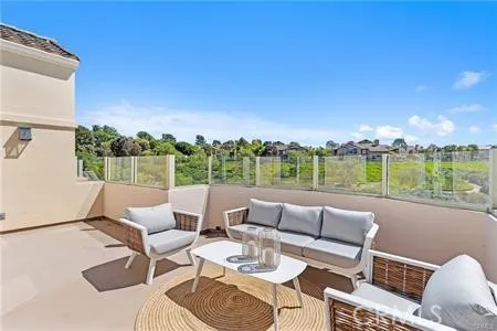 1 of 3 Balcony's