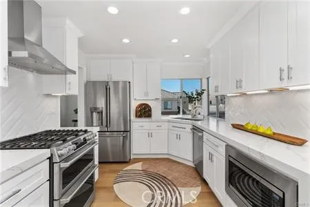 New, upgraded kitchen and appliances