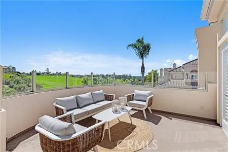 1 of 3 Balcony's