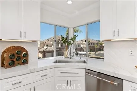 New, upgraded kitchen and appliances