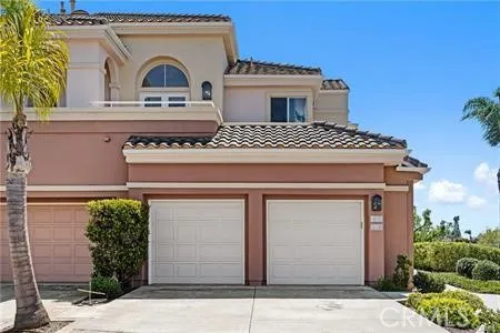 Front w/2 car garage