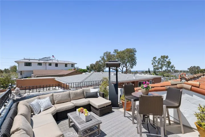 Upper patio deck
