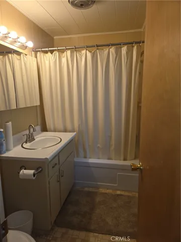 Upstairs full bath
