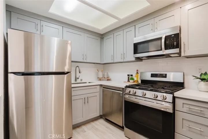 435 E Valencia 105, Burbank, California 91501