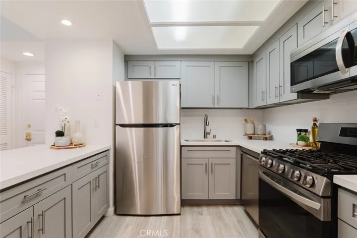 435 E Valencia 105, Burbank, California 91501
