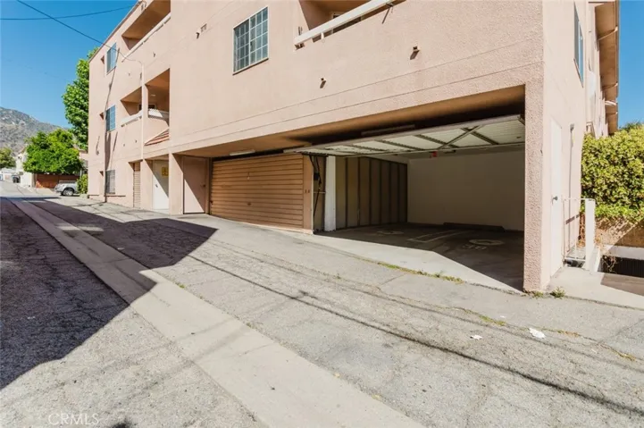 435 E Valencia 105, Burbank, California 91501