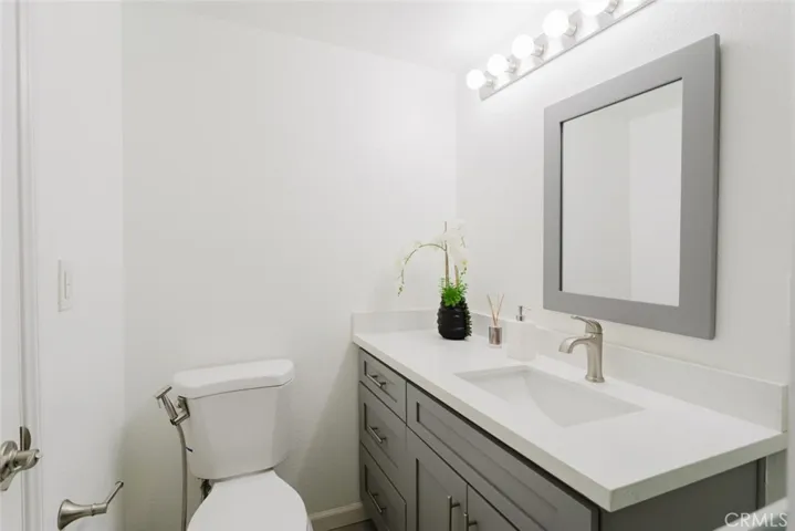 435 E Valencia 105, Burbank, California 91501