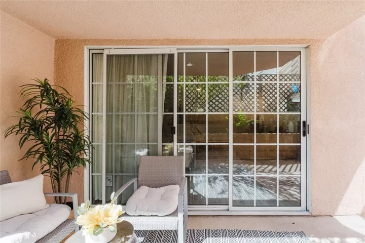 435 E Valencia 105, Burbank, California 91501