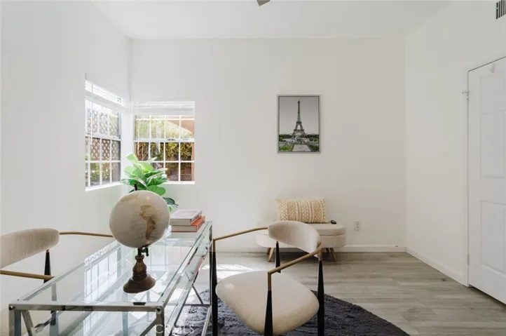 435 E Valencia 105, Burbank, California 91501