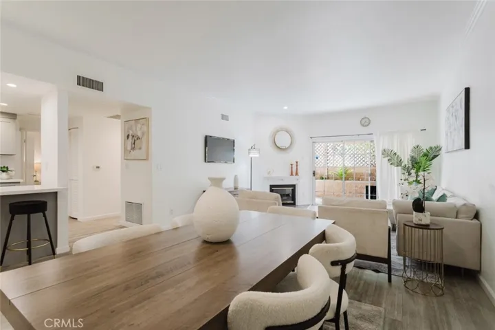 435 E Valencia 105, Burbank, California 91501