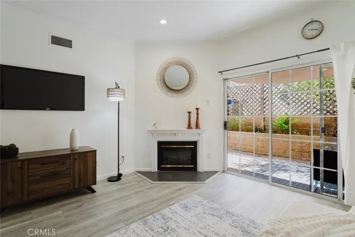 435 E Valencia 105, Burbank, California 91501