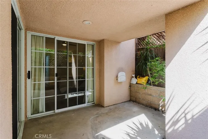 435 E Valencia 105, Burbank, California 91501