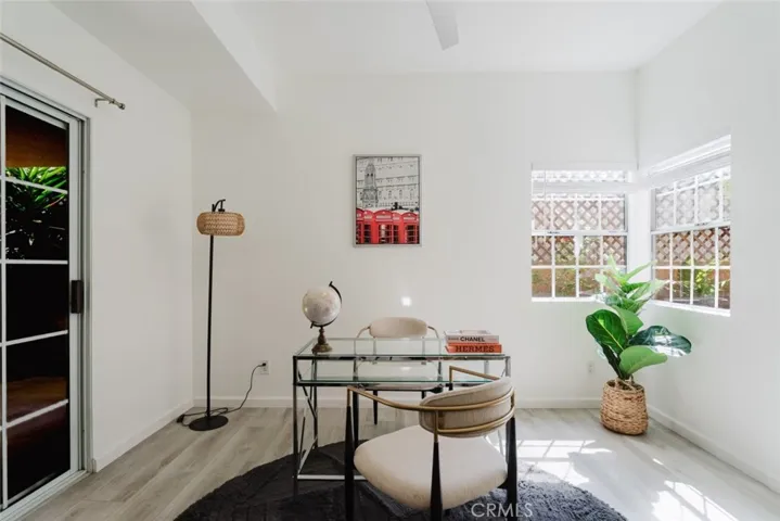 435 E Valencia 105, Burbank, California 91501