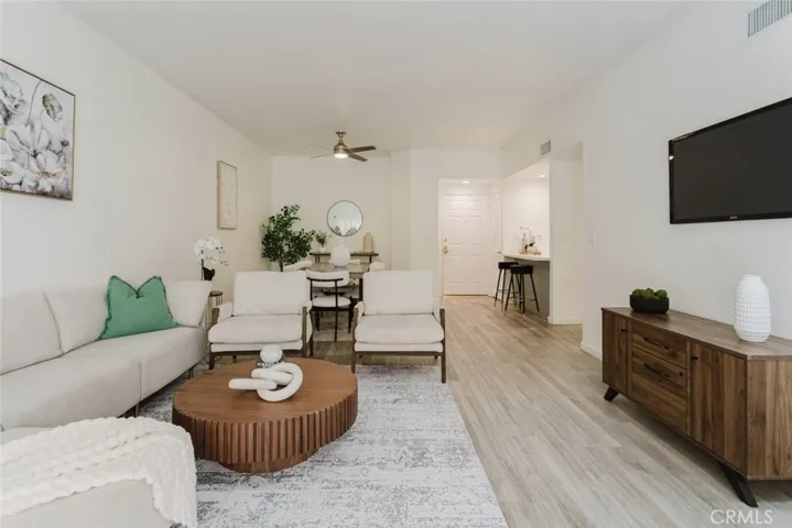 435 E Valencia 105, Burbank, California 91501