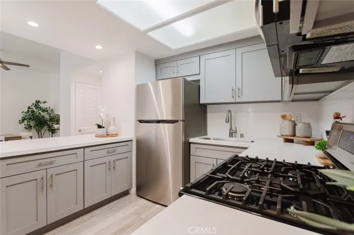 435 E Valencia 105, Burbank, California 91501