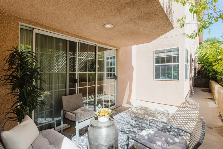 435 E Valencia 105, Burbank, California 91501
