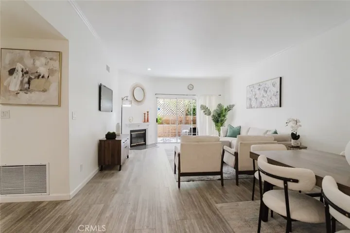 435 E Valencia 105, Burbank, California 91501