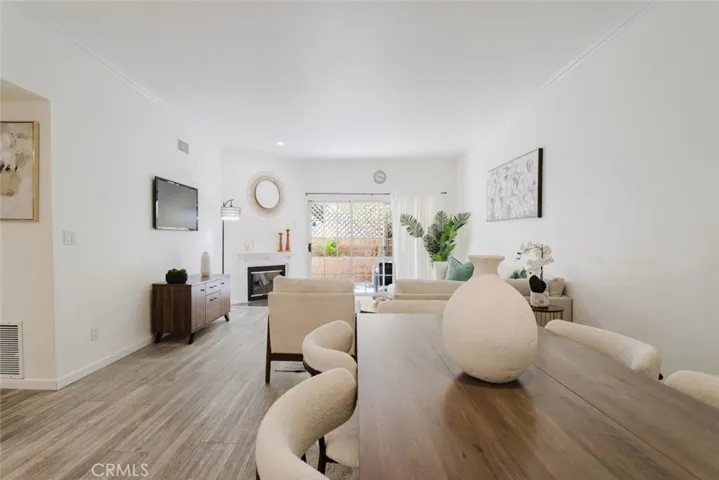 435 E Valencia 105, Burbank, California 91501