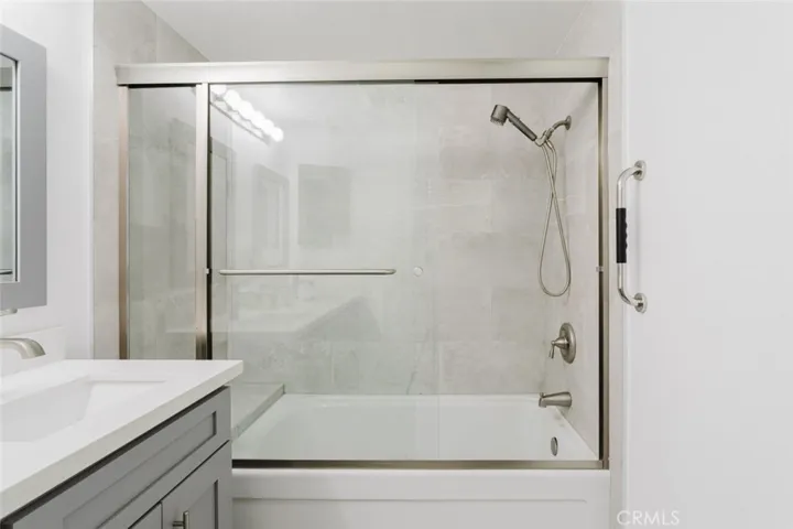 435 E Valencia 105, Burbank, California 91501