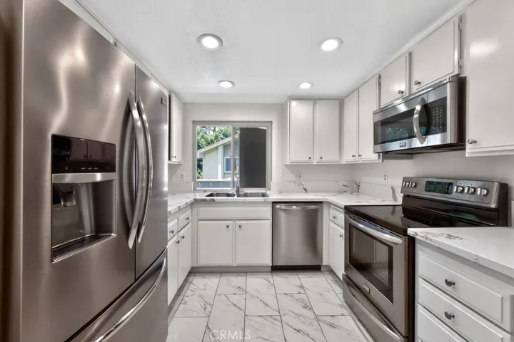 8633 Portola Court 18f, Huntington Beach, California 92646
