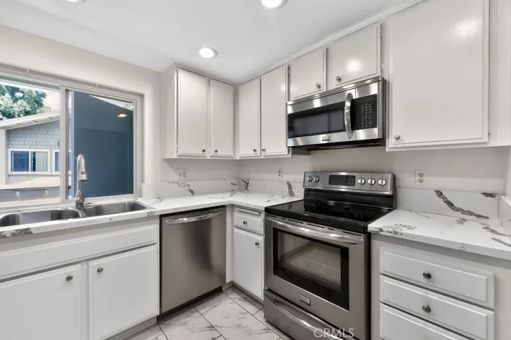8633 Portola Court 18f, Huntington Beach, California 92646