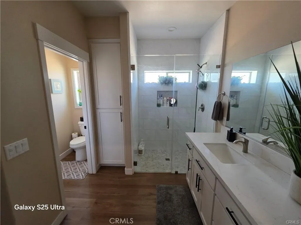 MASTER BATHROOM PHOTO 1