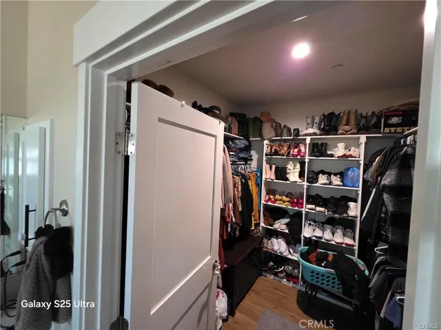 MASTER BEDROOM WALKING CLOSET