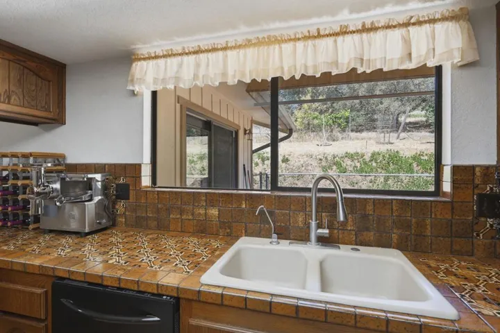 19525 Casner Rd, Ramona, California 92065