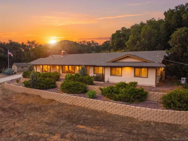 https://zimg.paragon.ice.com/ParagonImages/Property/PA/SDMLS/-520075/60/533/400/ee0e13cd96a40981bc67804459e940fc/3/3ea341ccae32462329b0925ce4bc4d91/-520075-78f98afa-0bec-4164-aee1-a85e145e7b09.JPG
