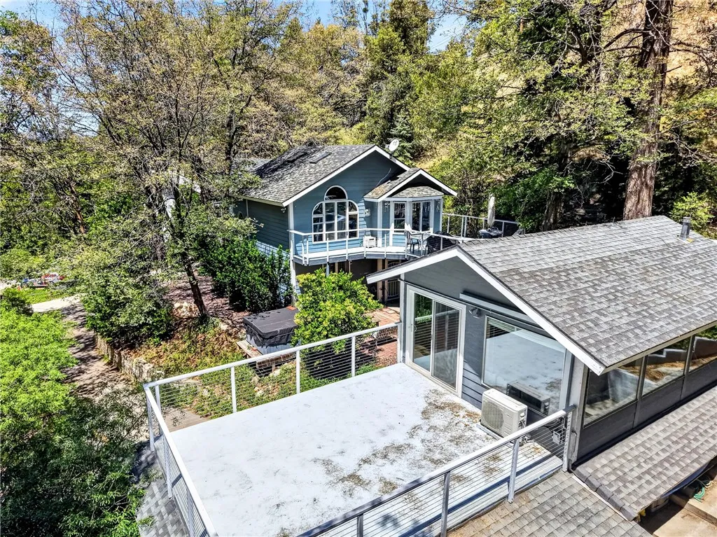 Large private deck for ADU outdoor living!