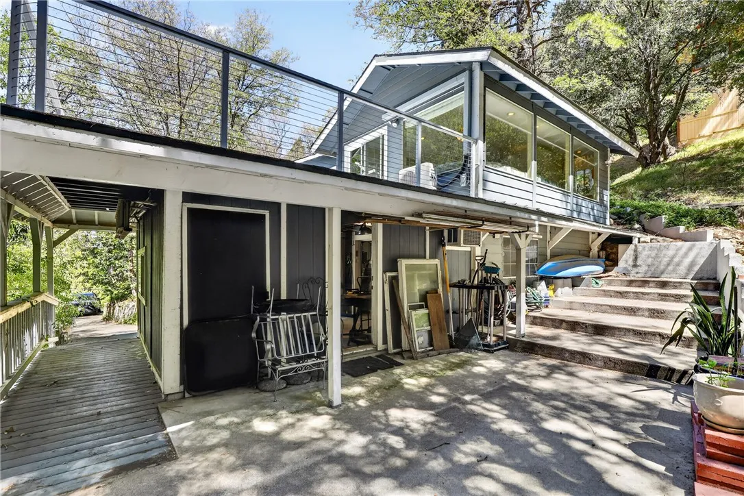 The fully detached ADU offers complete separation and privacy:secluded patio with a tranquil and peaceful seasonal stream.