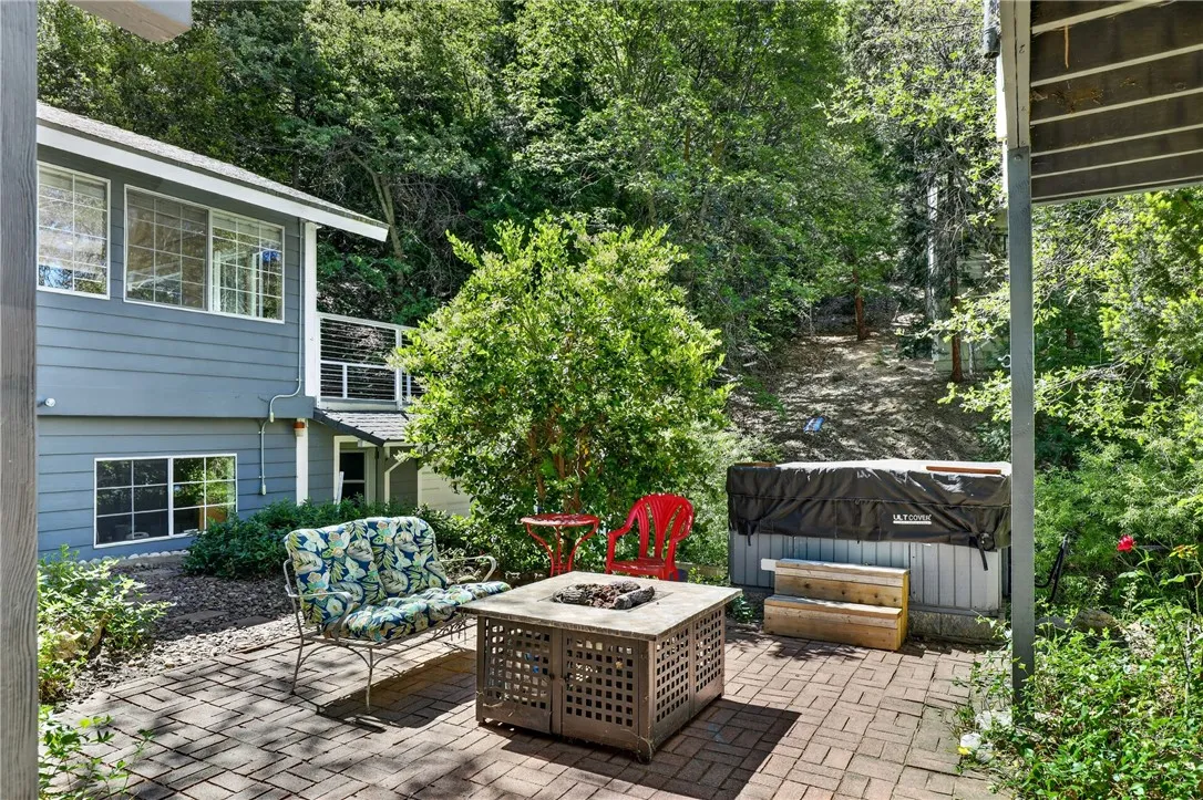 Chilly nights by the fire pit and a nice long soak in your private spa?  Yes please!