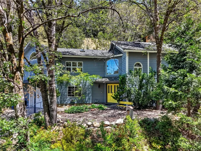 A rare mountain luxury – space, privacy, and parking!