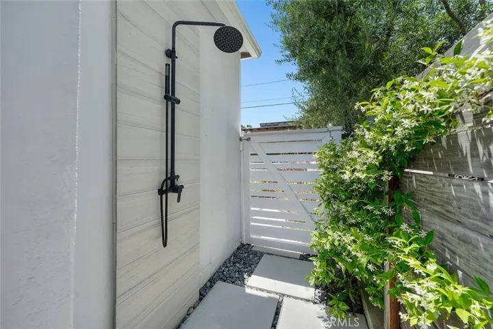Beach Shower off the Front Yard of the front unit