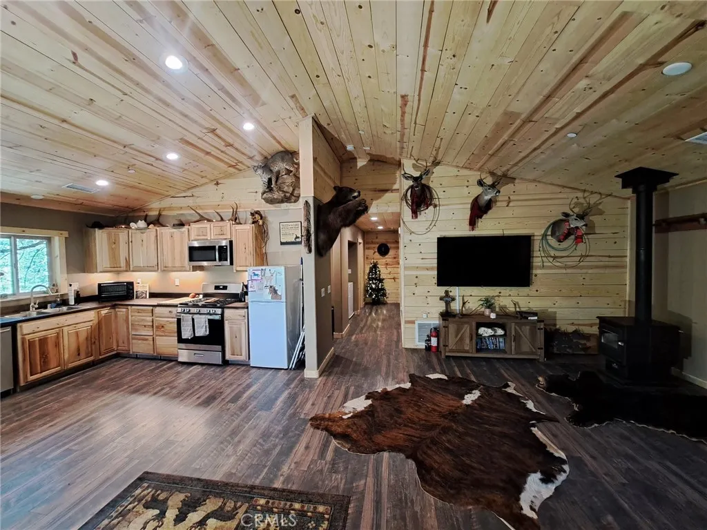 KITCHEN, LIVING ROOM, HALLWAY