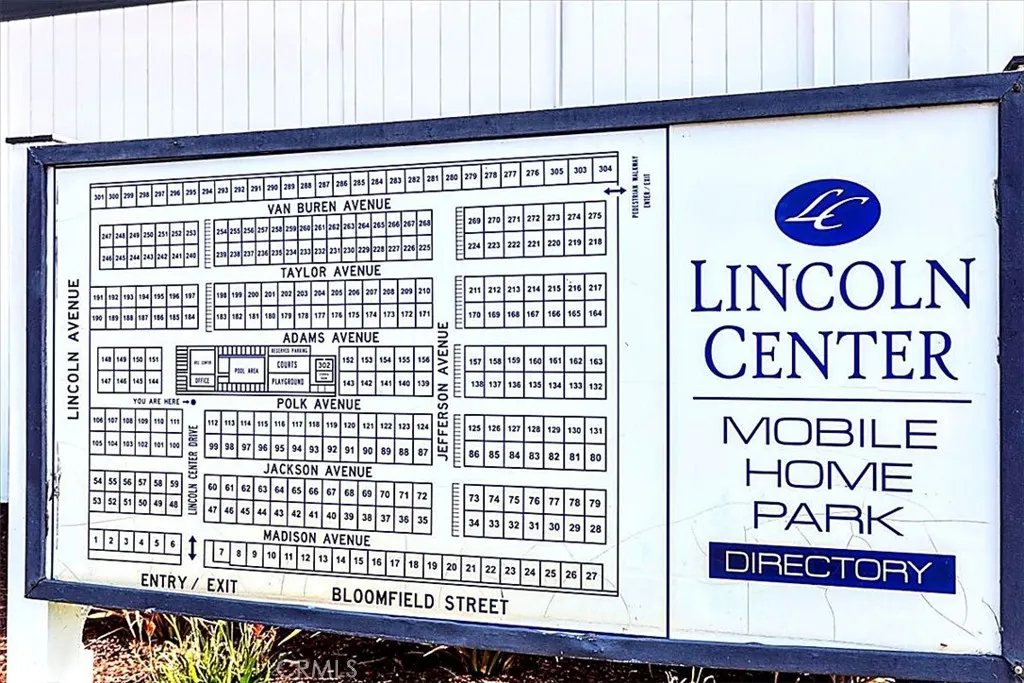 Community Amenities: Lincoln Center offers a pool, wading pool, basketball courts, gym, dog-friendly area, pool tables, game room, clubhouse, event space, and kitchen.