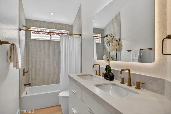 Updated Hall Bathroom
