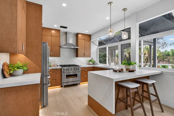Amazing kitchen with breakfast bar, waterfall edge