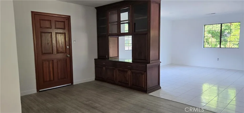8068 Hazeltine, Panorama City, California 91402 — photo 5