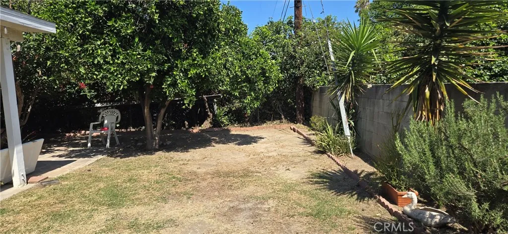 8068 Hazeltine, Panorama City, California 91402 — photo 4