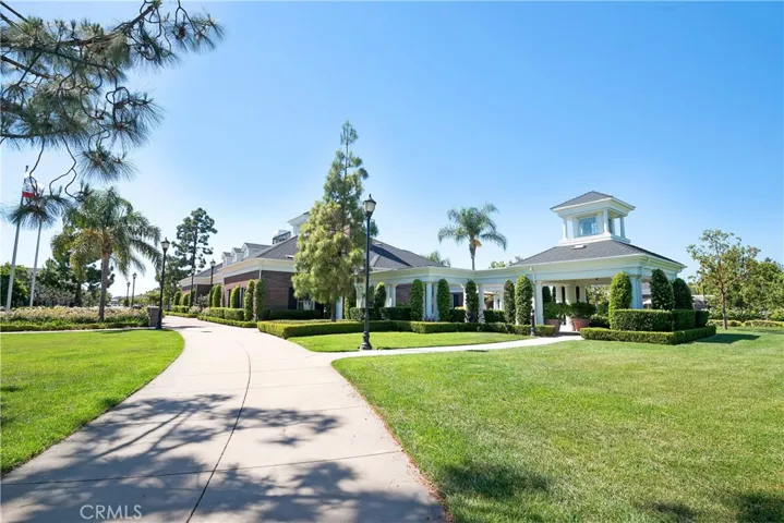 Another grandiose view of the Clubhouse