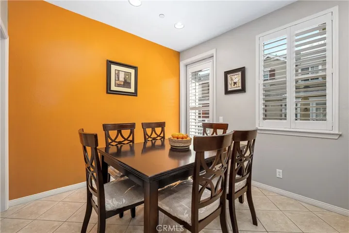 Large Breakfast Nook for everyday dining.