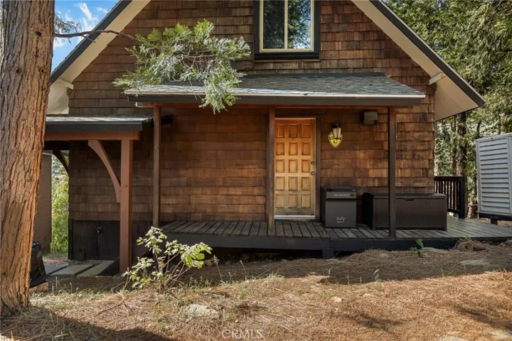 807 Grass Valley, Lake Arrowhead, California 92352