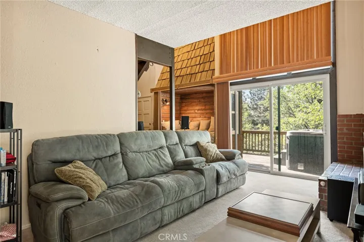 807 Grass Valley, Lake Arrowhead, California 92352
