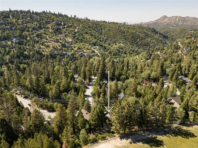 807 Grass Valley, Lake Arrowhead, California 92352